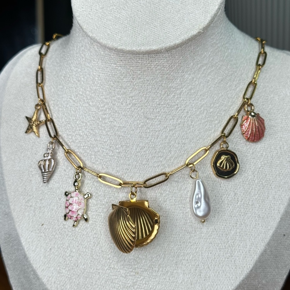 Gold Shell Charm Necklace - Picture 4 of 4